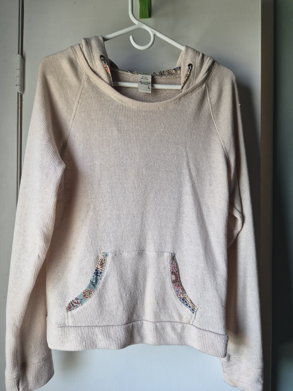Boho Hooded Waffle Type Pullover with Paisly Patterned Trim/Hood Detail - Wm L